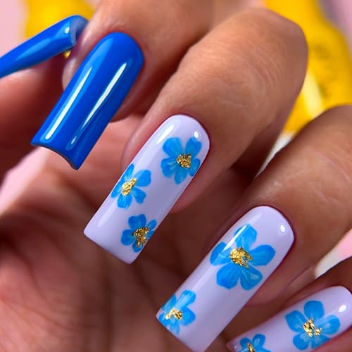 дизайн с синим гель лаком