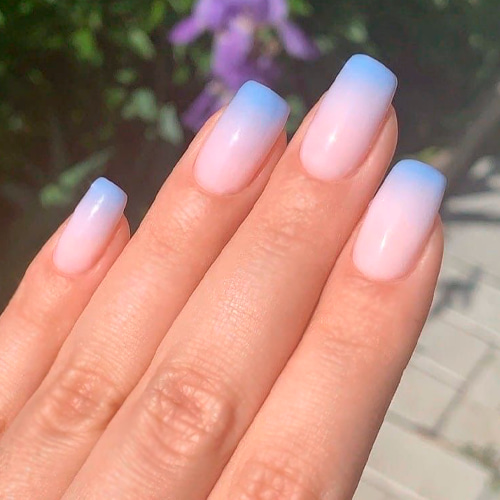 блакитний манікюр