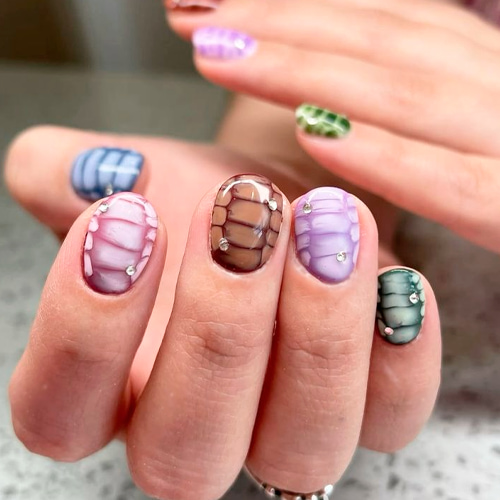 Професійний манікюр blooming gel із художнім декором