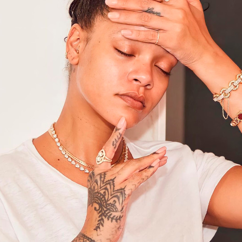 Уход за руками летом на примере ухоженных рук Rihanna