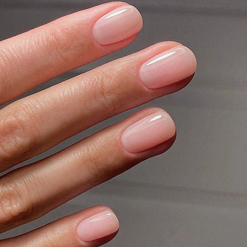 Натуральный маникюр soap nails с полупрозрачной молочной базой