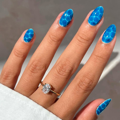 Blooming gel nails із текстурним дизайном у морському стилі