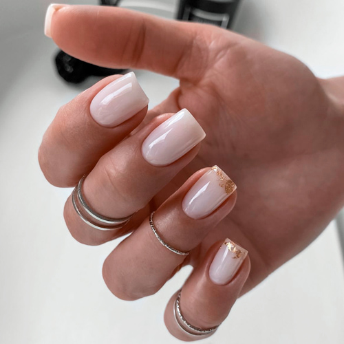 Pantone 2026 cloud dancer – светлая палитра с золотой фольгой