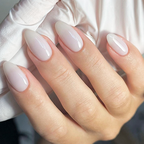 Цвет 2026 pantone – чистый nail-дизайн минимализм