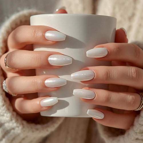 Cloud dancer pantone спокойные цвета – аккуратный дизайн ногтей
