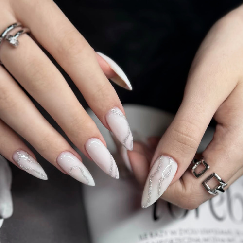 Cloud dancer pantone – гармоничные сочетания в нежном дизайне ногтей