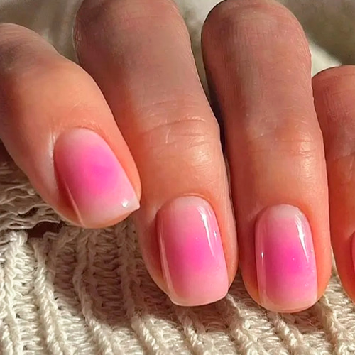 Blooming gel nails із градієнтним дизайном