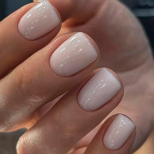 Цвет pantone 2026 светлая палитра – нежный дизайн на короткие ногти