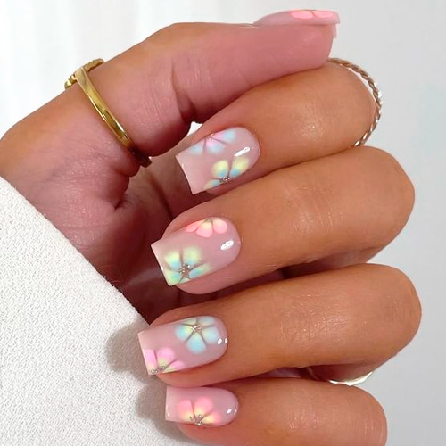 Blooming gel nails із квітковим дизайном гель-лаком