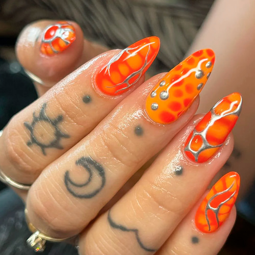 Blooming gel nail для стильного манікюру у яскравих відтінках