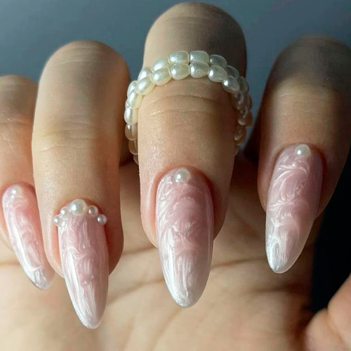 Розовый перламутровый маникюр pearl nails в пастельной палитре
