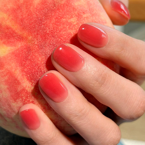 Ярко-розовый jelly nails маникюр в трендах лета 2026