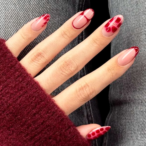 Blooming gel nails із квітковим дизайном у сучасному nail art